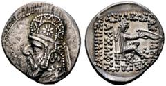 GRIECHISCHE MÜNZEN PARTHIA. Königreich der Arsakiden. Mithradates II. (123-88). Drachme (3,98g), Rhagae. Büste des Königs mit Tiara, Diadem und Drapierung, auf der Tiara Stern / Arsakes mit Bogen auf 