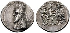 GRIECHISCHE MÜNZEN PARTHIA. Königreich der Arsakiden. Mithradates II. (123-88). Drachme (3,86g), Rhagae. Büste des Königs mit Tiara, Diadem und Drapierung, auf der Tiara Stern / Arsakes mit Bogen auf 
