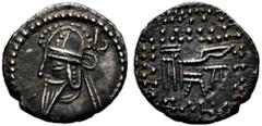 GRIECHISCHE MÜNZEN PARTHIA. Königreich der Arsakiden. Vologases VI. (208-228). Drachme (3,62g), Ekbatana. Büste des Königs mit Tiara und Diadem, im r. Feld aramäischer Buchstabe / Arsakes mit Bogen au