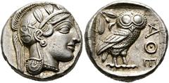 GRIECHISCHE MÜNZEN ATTIKA. Athen. (D) Tetradrachme (17,18 g), ca. 454-404 v. Chr. Av.: Kopf der Athena mit attischem Helm und Lorbeerkranz n.r. Rv.: AΘE, Eule n.r., Kopf v.v., dahinter Olivenzweig und