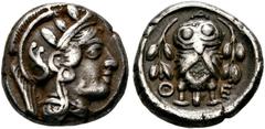 GRIECHISCHE MÜNZEN ATTIKA. Athen. (D) Triobol (2,13 g), ca. 454-404 v. Chr. Av.: Kopf der Athena mit attischem Helm und Lorbeerkranz n.r. Rv.: AΘE, Eule v.v., dahinter Olivenzweig und Mondsichel, zwis