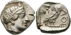 GRIECHEN ATTIKA. Athen. . (D) Tetradrachme (17,21 g), ca. 430-420 v. Chr. Av.: Kopf der Athena mit attischem Helm und Lorbeerkranz n.r. Rv.: AΘE, Eule n.r., Kopf v.v., dahinter Olivenzweig und Mondsic