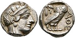 GRIECHISCHE MÜNZEN ATTIKA. Athen. Tetradrachme (17,18 g), ca. 430er-420er Jahre v. Chr. Av.: Kopf der Athena mit attischem Helm und Lorbeerkranz n.r. Rv.: AΘE, Eule n.r., Kopf v.v., dahinter Olivenzwe