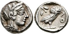 GRIECHISCHE MÜNZEN ATTIKA. Athen. Drachme (4,24 g), ca. 454-404 v. Chr. Av.: Kopf der Athena mit attischem Helm und Lorbeerkranz n.r. Rv.: AΘE, Eule n.r., Kopf v.v., dahinter Olivenzweig, alles im Qua