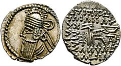 GRIECHISCHE MÜNZEN PARTHIA. Königreich der Arsakiden. Vologases IV. (147-191 n. Chr.) Drachme (3,86 g), Ekbatana. Av.: Büste des Königs mit Tiara, Diadem und Drapierung n.l. Rv.: Arsakes mit Bogen auf