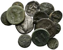 ANTIKE LOTS Varia und Lots. Lot Griechen (14). Lot aus 14 Münzen von Magna Graecia, dabei: 1x Nomos von Kaulonia (mit Henkel, g.e.), 1x Nomos von Neapolis (f.s.sch./sch.), 1x Triobol von Terina (Subae