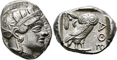 GRIECHISCHE MÜNZEN ATTIKA. Athen. Tetradrachme (17,16 g), ca. 454-404 v. Chr. Kopf der Athena mit attischem Helm und Lorbeerkranz / Eule, dahinter Olivenzweig und Mondsichel, alles im Quadratum Incusu