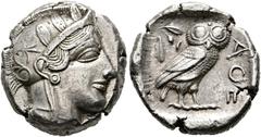 GRIECHISCHE MÜNZEN ATTIKA. Athen. Tetradrachme (17,19 g), ca. 454-404 v. Chr. Kopf der Athena mit attischem Helm und Lorbeerkranz / Eule, dahinter Olivenzweig und Mondsichel, alles im Quadratum Incusu