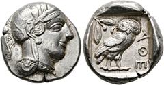 GRIECHISCHE MÜNZEN ATTIKA. Athen. Tetradrachme (17,13 g), ca. 454-404 v. Chr. Av.: Kopf der Athena mit attischem Helm und Lorbeerkranz n.r. Rv.: AΘE, Eule n.r., Kopf v.v., dahinter Olivenzweig und Mon