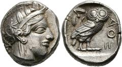 GRIECHISCHE MÜNZEN ATTIKA Athen (D) Tetradrachme (17,16 g), ca. 454-404 v. Chr. Av.: Kopf der Athena mit attischem Helm und Lorbeerkranz n.r. Rv.: AΘE, Eule n.r., Kopf v.v., dahinter Olivenzweig und M