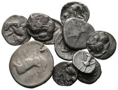 VARIA UND LOTS ANTIKER MÜNZEN (D) Lot Griechen (11). Lot aus 11 griechischen Silbermünzen (Magna Graecia), dabei 7x Diobole von Tarentum (Calabria) und 1x Triobol von Thurium (Lucania). Meist um g.e.-