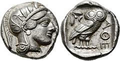 GRIECHISCHE MÜNZEN ATTIKA. Athen. Tetradrachme (17,18 g), ca. 454-404 v. Chr. Av.: Kopf der Athena mit attischem Helm und Lorbeerkranz n.r. Rv.: AΘE, Eule n.r., Kopf v.v., dahinter Olivenzweig und Mon