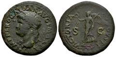 Roman Imperial Nero. Dupondius. 66-67 AD. Lugdunum. (Ric-I 523). (Bmcre-356). Anv.: IMP NERO CAESAR AVG P MAX TR P P P, laureate head to left, globe at point of bust. Rev.: VICTORIA AVGVSTI, Victory w