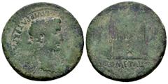 Roman Imperatorial Augustus. Sestertius. 9-14 d.C. Lugdunum. (Ric-231a). (Bmcre-565). Anv.: (CAESAR AVGVST)VS DIVI F PATER PA(TRIAE), laureate head right. Rev.: (CAESAR AVGVST)VS DIVI F PATER PA(TRIAE