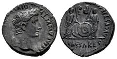 Roman Imperatorial Augustus. Denarius. 2 BC - 4 AD. Lugdunum. (Ric-I 210). (Bmcre-540). (Rsc-43c). Anv.: CAESAR AVGVSTVS DIVI (F PATER PATRIAE), laureate head to right. Rev.: AVGVSTI F (COS DESIG PRIN