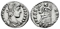 Roman Imperial Gratian. Siliqua. 367-375 d.C. Trier. (Ric-IX 27f). (Rsc-86a). Anv.: D N GRATIA[N]VS P F AVG, pearl-diademed, draped and cuirassed bust to right. Rev.: VRBS ROMA, Roma seated to left, h