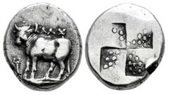 Greek Coins Bithynia. Kalchedon. Drachm. 367-340 BC. (SNG BM Black Sea-104). (Hgc-7,511). Anv.: KAΛX, bull standing to left on grain ear; kerykeion and caduceus to left. Rev.: Stippled quadripartite i