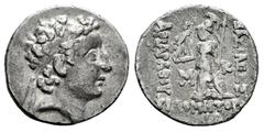 Greek Coins Cappadocian Kingdom. Ariarathes VII Philometor. Drachm. RY 11 = 106/55 BC. Eusebia-Mazaka. (Cf. Simonetta-11). Anv.: Diademed head right. Rev.: ΒΑΣΙΛΕΩΣ ΑΡΙΑΡΑΘOV ΦIΛOMHTOP[OΣ], Athena Nik