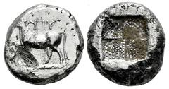 Greek Coins Thrace. Byzantion. Tetradrachm. 387/6-340 BC. (Schönert-Geiss-650/711). (Hgc-3.2,1386). Anv.: Bull standing to left atop dolphin; 'ΠΥ above, monogram (NA) to left. Rev.: Stippled quadripar