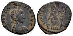 Roman Imperial Aelia Eudoxia. Nummus. 401-403 AD. Nicomedia. (Ric-102). Anv.: AEL EVDOXIA AVG. Diademed and draped bust right, being crowned by the hand of God above. Rev.: SALVS REIPVBLICAE. Victory 