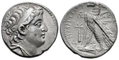 Greek Coins Seleukid Kingdom. Demetrios II Nikator. Tetradrachm. SE 187 = 126/5 BC. Tyre. Second reign. (SC-2195.5a). Anv.: Diademed and draped bust right. Rev.: BAΣIΛEΩΣ ΔHMHTPIOY, eagle standing lef
