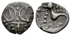 Greek Coins Britannia. Iceni. Unit. 10-43 AD. 'Ecen Symbol' type. (ABC-1681). (Van Arsdell-751/1). (Tesorillo-Britania 4, Plate Coin). Anv.: Double crescent emblem. Rev.: Horse rearing to right, with 
