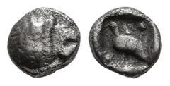 Greek Coins Karia. Mylasa. Tetartemorión. 420-390 BC. (SNG Keckman-924). (Sng Kayhan-947/48). (Tesorillo-Caria 3, Plate Coin). Anv.: Head of roaring lion to right. Rev.: Bird standing to left, pellets
