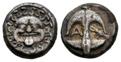 Greek Coins Thrace. Apollonia Pontika. Drachm. 470-435 BC. (SNG BM Black Sea-1507). (Hgc-3.2, 1323). Anv.: Upright anchor, A under left fluke and crayfish under right. Rev.: Facing gorgoneion. Ag. 3,3