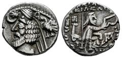 Greek Coins Kingdom of Parthia. Phraates IV. Drachm. 38-2 BC. Mithradatkart. (Sellwood-54.8). (Shore-299). (Sunrise-396). Anv.: Diademed and draped bust to left, wart on forehead, wearing pointed bear
