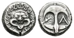 Greek Coins / Grecia Antigua Tracia. Apolonia Pontika. Dracma-Drachm. 450-400 a.C. (Cy-1544). (S-1655). Anv.: Cabeza de Gorgon. Rev.: Ancla con crustáceo y A. Ag. 2,83 g. MBC+. Est...70,00.