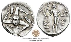 República Romana / Roman Republican Cornelia. Denario. 56 a.C. Sicilia. (Ffc-645). (Craw-445/1b). (Cal-502). Anv.: Triskele con espigas separando las tres piernas, en el centro la cabeza de Medusa ala