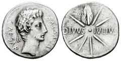 Imperio Romano / Roman Imperial Augusto. Denario. 19-18 a.C. Caesar Augusta. (Ffc-78). (Ric-37). Anv.: CAESAR AVGVSTVS. Busto laureado a derecha. Rev.: DIVVS IVLIVS atravesando cometa de ocho rayos, d