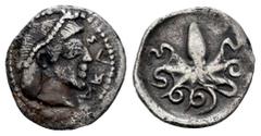 Grecia Antigua / Greek Coins Sicilia. Siracusa. Litra. 485-478 a.C. (Cy-902). Anv.: Cabeza de Arteusa aderecha, delante ΣΙΡΑ. Rev.: Pulpo. Ag. 0,65 g. BC+. Est...35,00. / Sicily. Syracuse. Litra. 485-