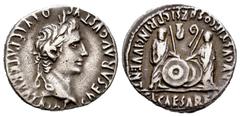 Roma Imperatorial Augusto. Denario. 7-6 a. C. Lugdunum. (Ffc-22). (Ric-207). (Cal-852). Anv.: Cabeza laureada de Augusto a derecha,CAESAR AVGVSTVS DIVI. F.PATER. PATRIAE. Rev.: Cayus y Lucius Caesar d
