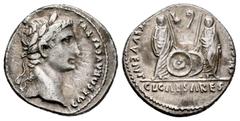 Roma Imperatorial Augusto. Denario. 7-6 a.C. Roma. (Ric-207). (Bmcre-433). (Rsc-43c). Anv.: CAESAR AVGVSTVS (DIVI F PATER PATRIAE). Cabeza laureada a la derecha. Rev.: AV(GVSTI F COS DESIG PRIN)C IVVE