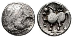 Greek Coins / Grecia Antigua Celtas del Danubio. Dracma. Siglo III-II a.C. Región baja del Danubio. Imitando a Filipo II de Macedonia. (Göbl OTA-pl. 17, 204/2). Anv.: Cabeza de Zeus a derecha. Rev.: C