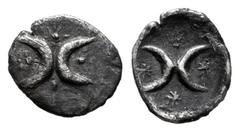 Greek Coins / Grecia Antigua Calabria. Tarentum. Hemiobol. 325-280 a.C. (Vlasto-1780). Anv.: Two crescents in a row and four stars around. Rev.: Two crescents in a row and four stars around. Ag. 0,20 