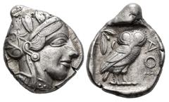Greek Coins Attica. Tetradrachm. 454-404 BC. Athens. (Gc-2526). (Sng Cop-31). Anv.: Head of Athena right. Rev.: Owl standing to right with head facing, olive sprig and crescent behind, ΑΘΕ before; all