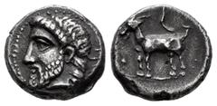 Greek Coins Thessaly – Boeotia. Pharos on the Island of Pharos. Drachm. 350 BC. (Jameson-2048, without legend). Anv.: Laureate head of Zeus to left, in archaic style. Rev.: Goat standing left. Ag. 2,7