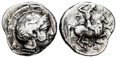 Greek Coins Thessaly. Pharsalos. Drachm. Century V-IV BC. (Bcd-Thessaly II 642). (Weber-2907). Anv.: Helmeted head of Athena right, helmet decorated with Skylla. Rev.: Warrior, wearing petasos, holdin