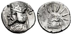 Greek Coins Kings of Persis. Ardaxšir, Artaxerxes III. Drachm. Century I-II AD. Persepolis. (Alram-631). (Sunrise-657). Anv.: Diademed bust of Ardaxšīr left, triskeles to right. Rev.: Radiate and diad
