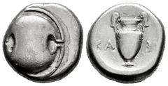 Greek Coins Boeotia. Thebes. Stater. 368-364 BC. Kabi- magistrate. (BCD Boeotia-539). (Hgc-4, 1333). Anv.: Boeotian shield. Rev.: Amphora; KA-BI across central field; all within concave circle . Ag. 1
