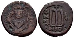 Byzantine Empire Tiberius II Constantine. 40 Nummi. 578-582 d.C. Nicomedia. (Sear-441). Anv.: DN TIb CONs-TANT PP AY, facing bust of emperor, wearing consular robes, mappa and eagle-tipped scepter. Re