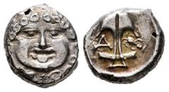 Greek Coins Thrace. Apollonia Pontika. Drachm. 400-380 BC. (Gc-1655). (Sng Cop-456). Anv.: Facing gorgoneion. Rev.: Anchor; A to left, crayfish to right. Ag. 2,86 g. Beautiful tone. VF/Choice VF. Est.