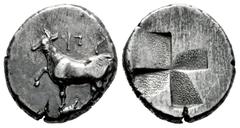 Greek Coins Thrace. Byzantion. Drachm. 340-320 BC. (Hgc-3.2, 1389). Anv.: Bull standing to left atop dolphin; 'ΠΥ above. Rev.: Quadripartite incuse square in the form of 'mill sail' device. Ag. 5,29 g