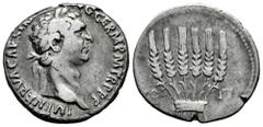 Roman Imperial Trajan. Cistophorus. January/February 98 AD. Uncertain mint in Asia Minor. (Ric-715). (Rpc-III 1309). (Rsc-50). Anv.: IMP NERVA CAES TRAIAN AVG GERM P M TR P P P, laureate head right. R