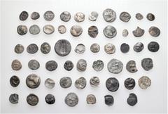 Group Lots A lot containing 55 silver coins. All: Magna Graecia. Fine to very fine. LOT SOLD AS IS, NO RETURNS. 55 coins in lot. From a Swiss collection, formed in Ticino from the 1970s to 2000s.