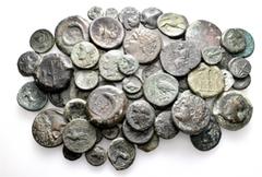 Group Lots A lot containing 71 bronze coins. All: Magna Graecia. Fine to very fine. LOT SOLD AS IS, NO RETURNS. 71 coins in lot. From a Swiss collection, formed in Ticino from the 1970s to 2000s.