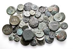 Group Lots A lot containing 64 bronze coins. All: Magna Graecia. Fine to very fine. LOT SOLD AS IS, NO RETURNS. 64 coins in lot. From a Swiss collection, formed in Ticino from the 1970s to 2000s.