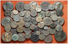 Lote de 49 bronces romanos, distintos periodos, cecas y valores. Incluye 1 bronce griego y 1 follis bizantino. Total 51 monedas. A Examinar. BC+/MBC+.